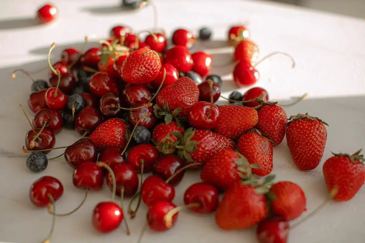 Les meilleures astuces pour décongeler les fruits rouges rapidement et garder leur saveur intacte !
